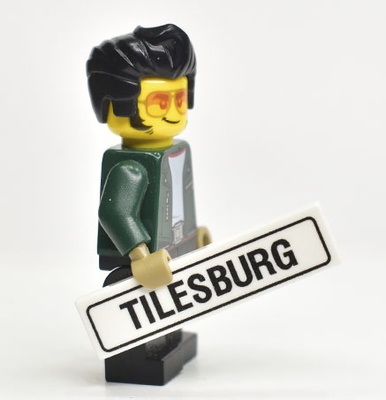 Tile 1 x 4 road sign "Tilesburg"