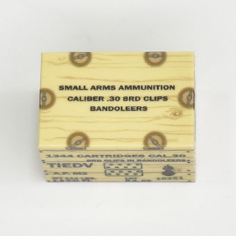 US Ammo crate cal.30 M2 clips in bandoleers