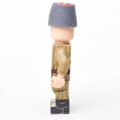 Papakha Fur Hat for Red Army General with Cockade 1940 for lego minifigures