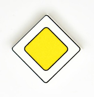 Tile, 2 x 2 "Road sign Main Road"